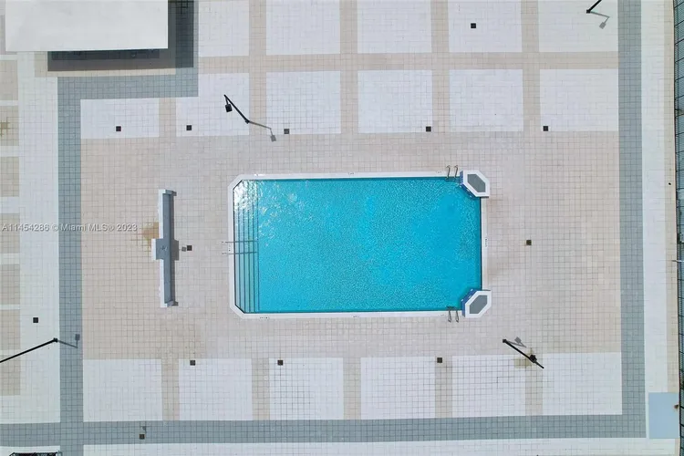 Commodore Plaza - Century #504 image #43