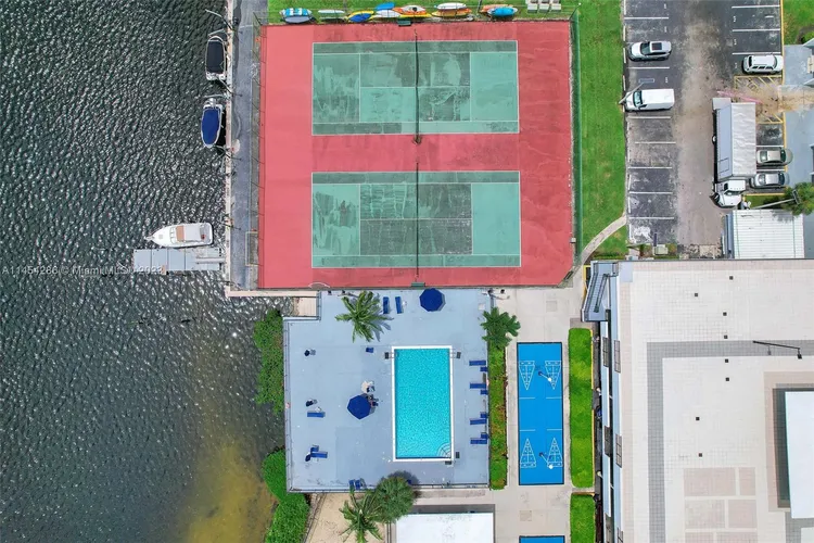 Commodore Plaza - Century #504 image #47