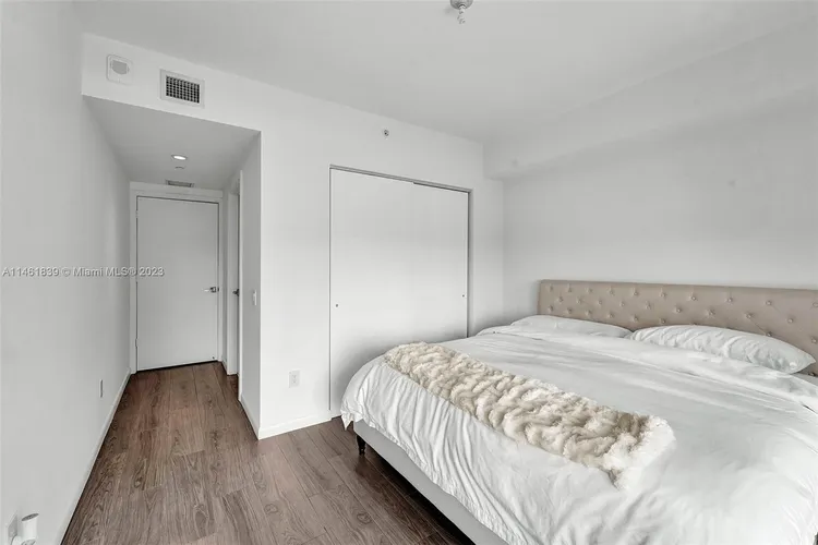 One Paraiso #4703 image #34