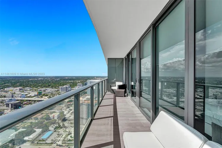 One Paraiso #4703 image #39