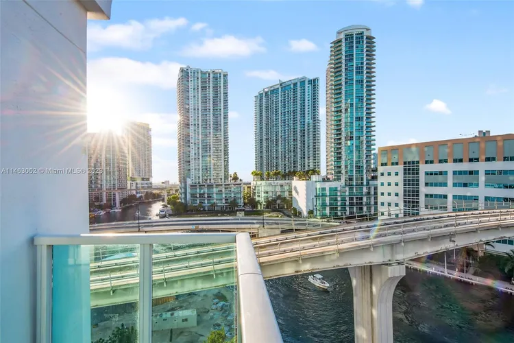 Brickell on the River North #1001 image #22