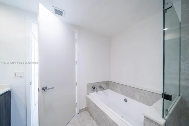 Aria on the Bay #4407 image #31