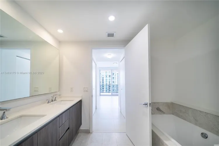 Aria on the Bay #4407 image #32