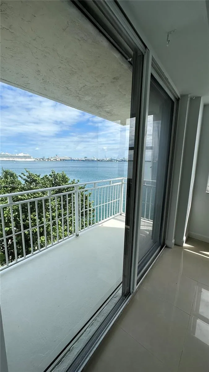 Isola #515 image #12