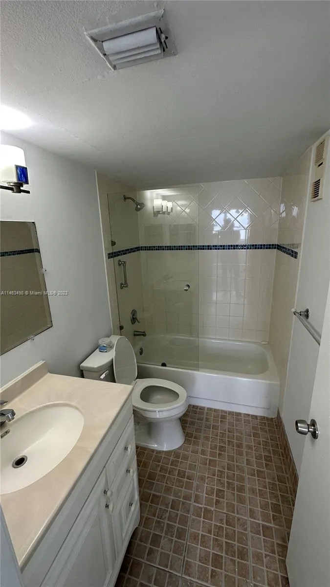 Isola #515 image #17