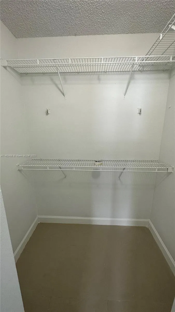 Isola #515 image #18