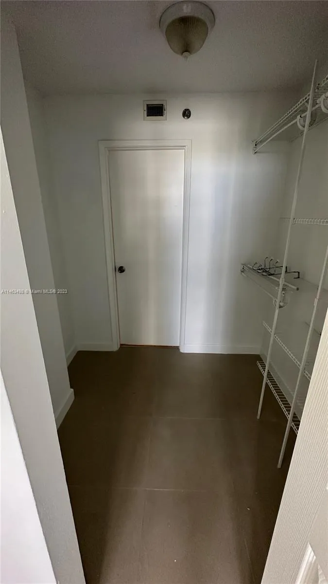 Isola #515 image #20