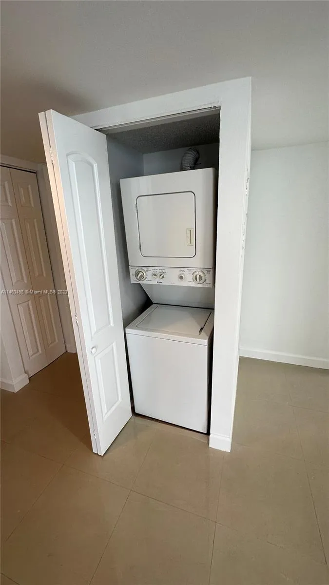 Isola #515 image #22