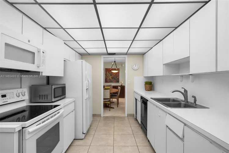 Towers of Key Biscayne #B706 image #16