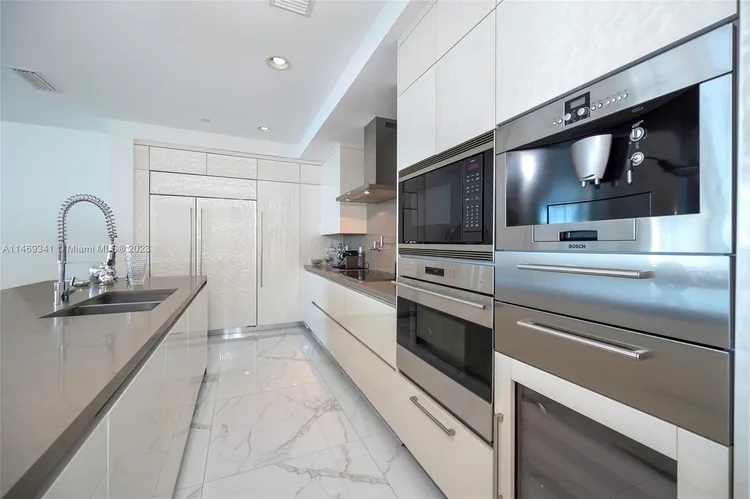 Chateau Beach Residences #1401 image #20