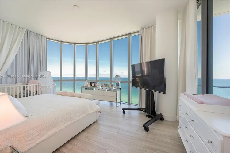 Chateau Beach Residences #1401 image #23