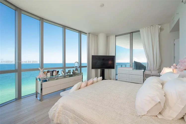 Chateau Beach Residences #1401 image #24