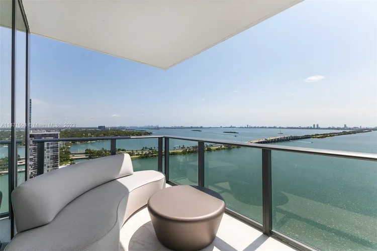 One Paraiso #2406 image #12