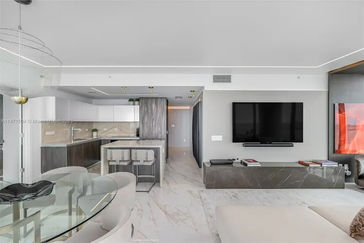 One Paraiso #2406 image #13