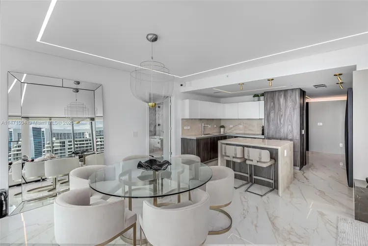 One Paraiso #2406 image #15