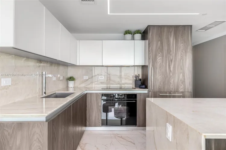 One Paraiso #2406 image #19