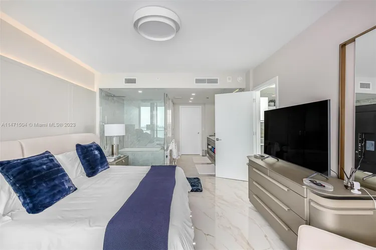 One Paraiso #2406 image #27