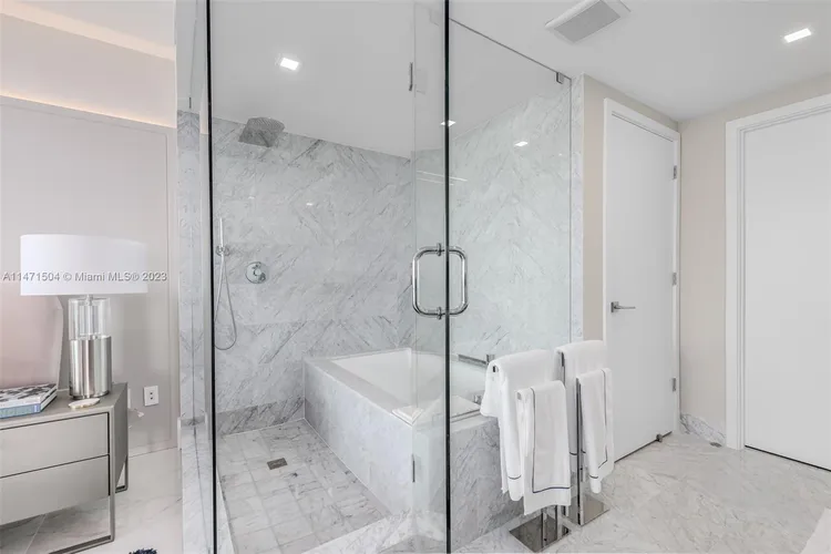 One Paraiso #2406 image #29