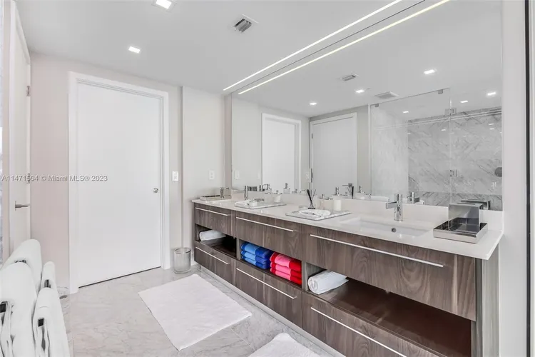 One Paraiso #2406 image #30