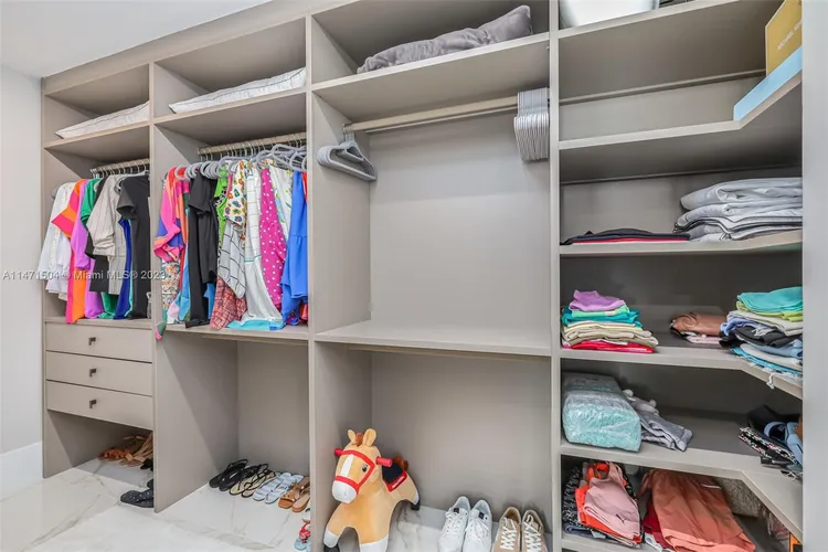 One Paraiso #2406 image #31