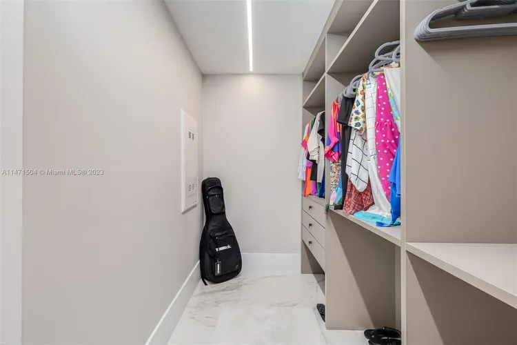 One Paraiso #2406 image #32