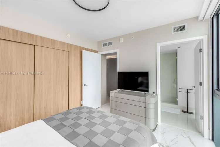 One Paraiso #2406 image #40