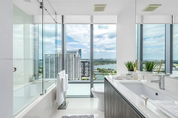 One Paraiso #2406 image #45