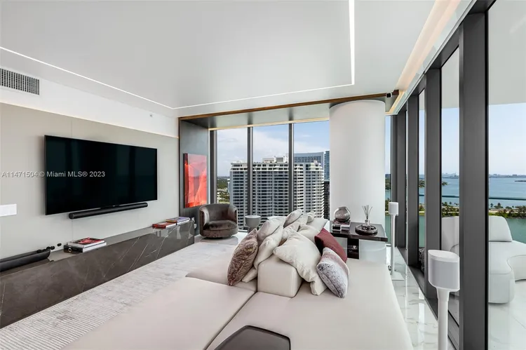 One Paraiso #2406 image #9