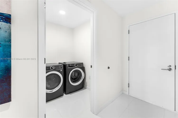 Paramount Miami Worldcenter #PH5105 image #17