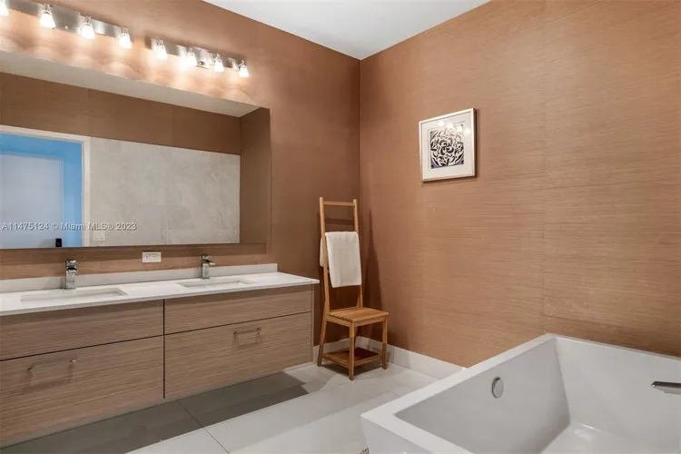 Bay House #PH3 image #20