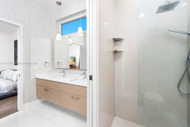 Bay House #PH3 image #25