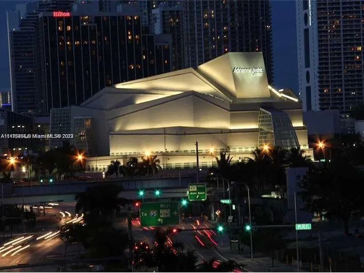 SLS Lux Brickell #5505 image #35