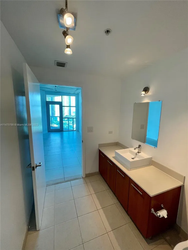 Midtown 4 #H1606 image #8