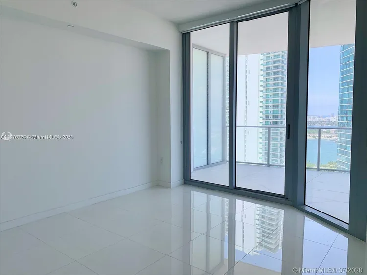 Paramount Miami Worldcenter #3105 image #14