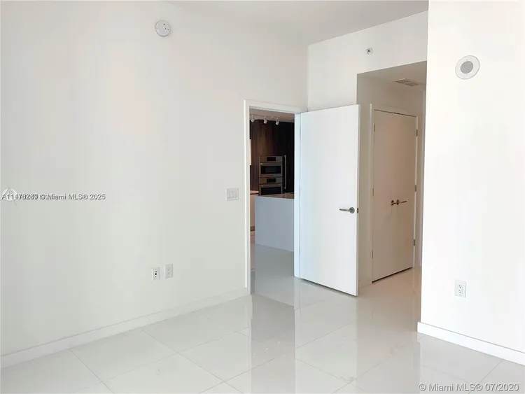 Paramount Miami Worldcenter #3105 image #16