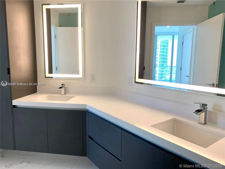 Paramount Miami Worldcenter #3105 image #18