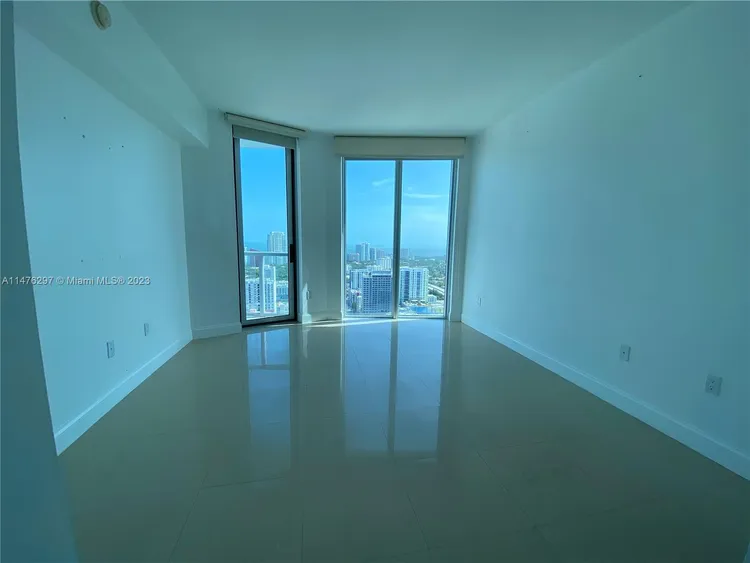 Latitude #4110 image #9