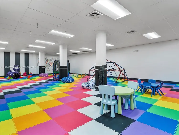 King Cole #716 image #17