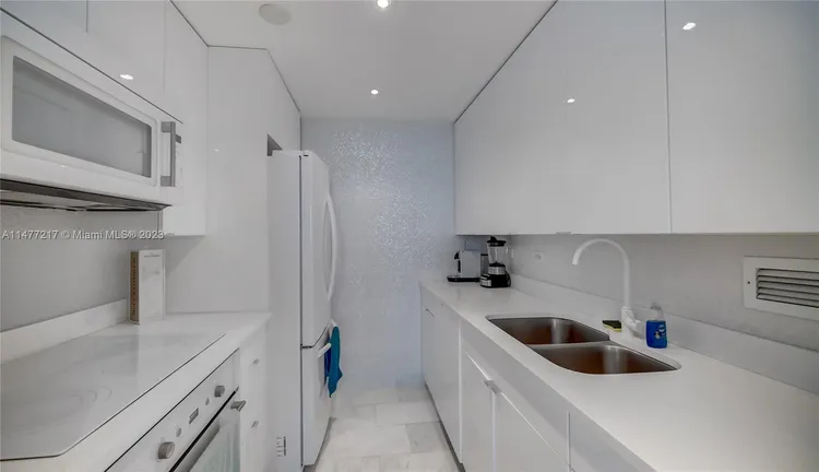 Roney Palace #638 image #15