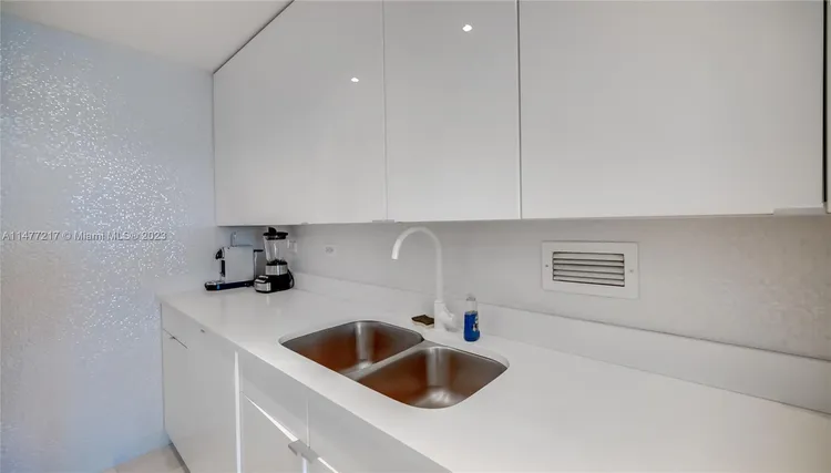 Roney Palace #638 image #17