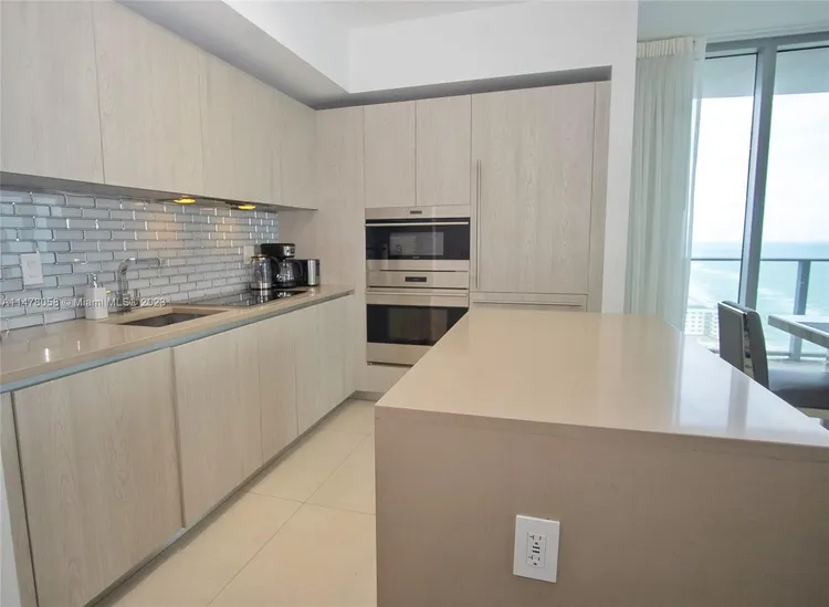 Hyde Resorts & Residences #2702 image #8