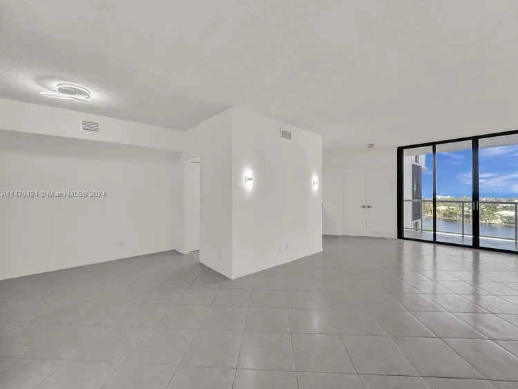 Hamptons West #710 image #11