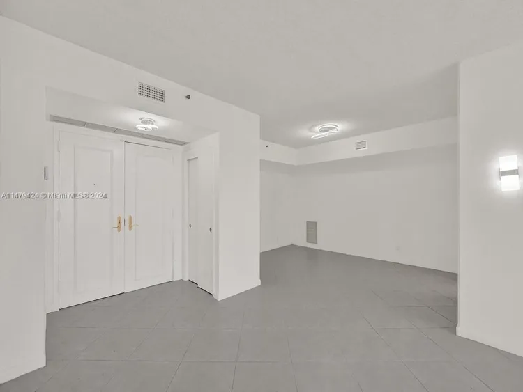 Hamptons West #710 image #15