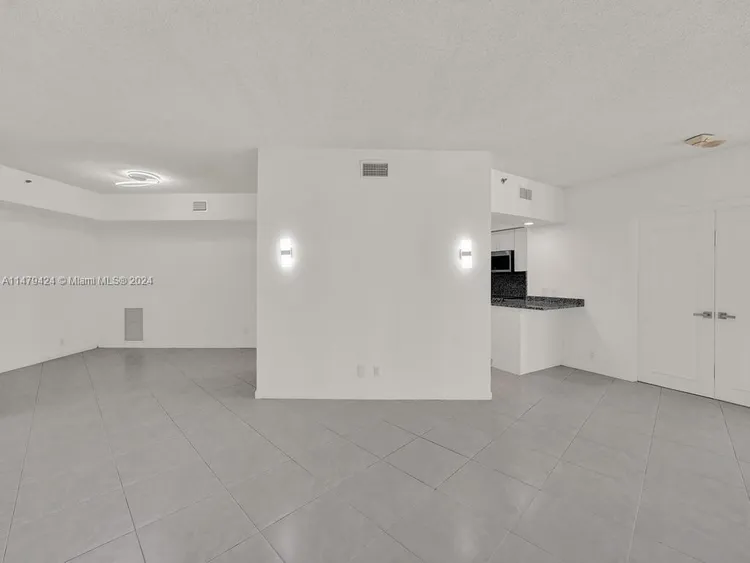 Hamptons West #710 image #16