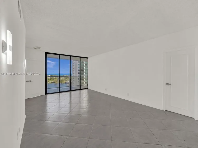 Hamptons West #710 image #19