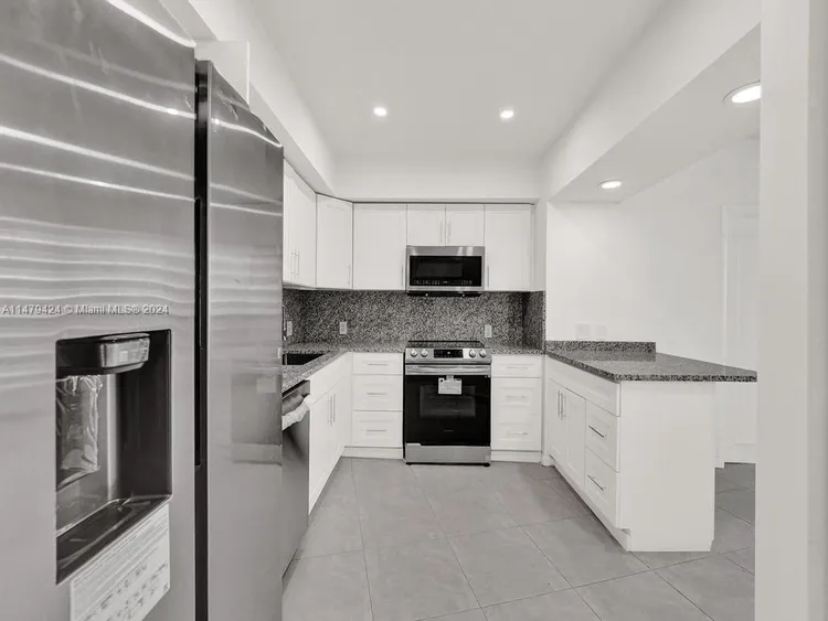 Hamptons West #710 image #23