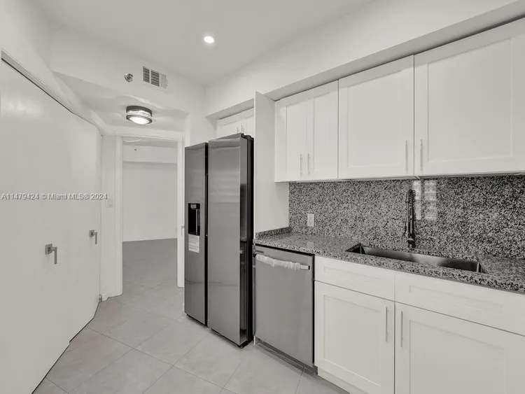 Hamptons West #710 image #25