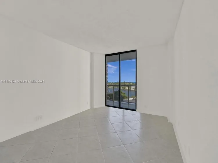 Hamptons West #710 image #31