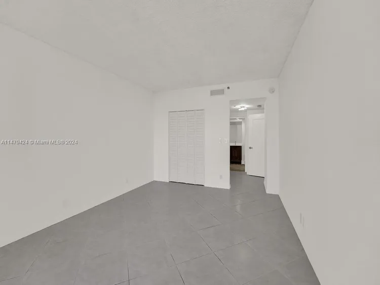 Hamptons West #710 image #32