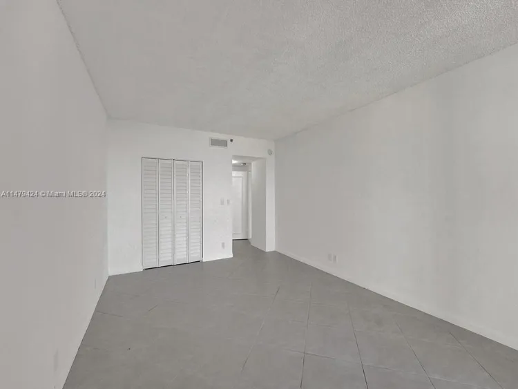 Hamptons West #710 image #33